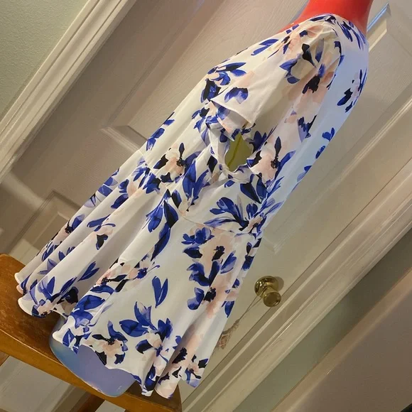 Torrid Ruffled White and Blue Blouse with Peter Pan Collar - Picture 5 of 10